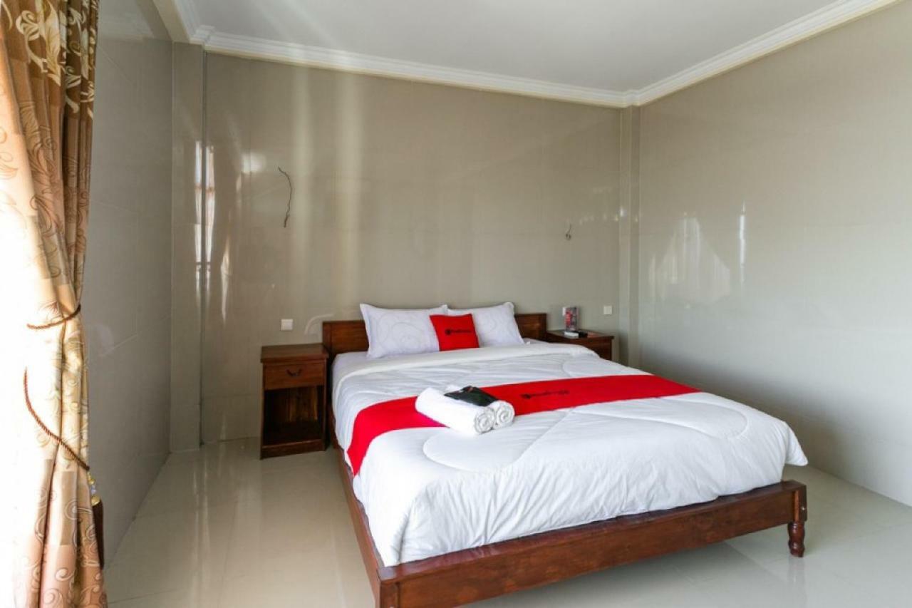 RedDoorz near Parangtritis Beach Exterior foto